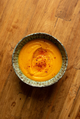 Süßkartoffel-Karotten-Chili-Cremesuppe